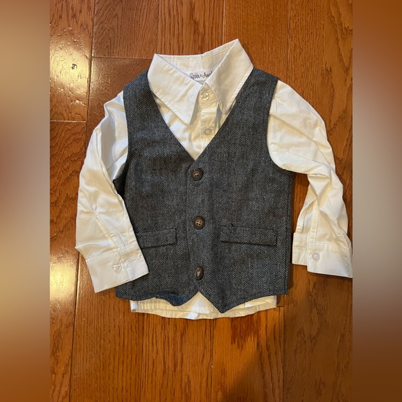 robbie & angel Other - Like new baby  Button Down Shirt with Vest - White and Gray